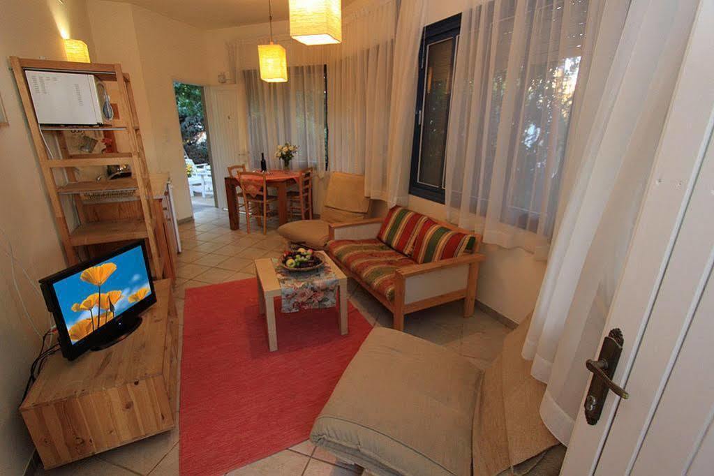Villa Bar Bakfar Sharona Esterno foto